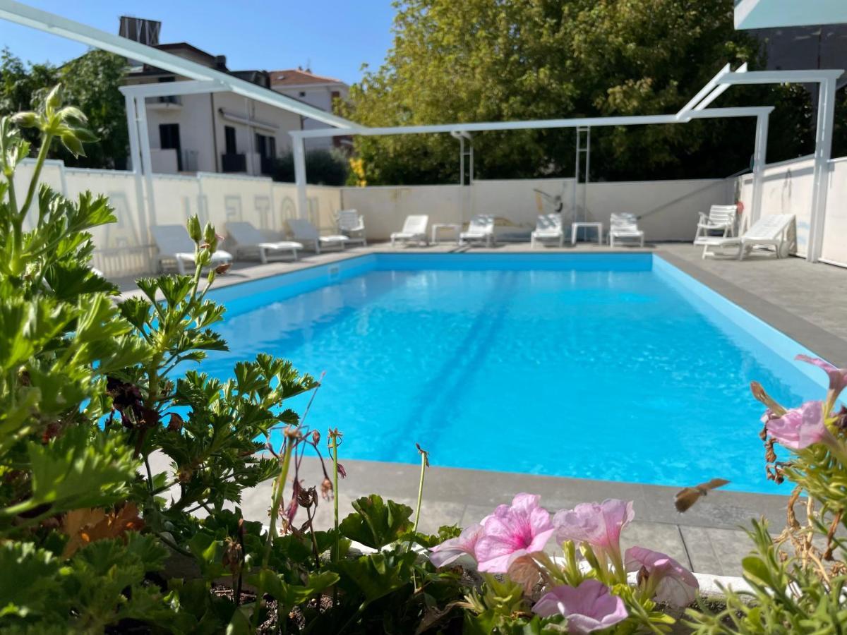 Hotel Apis Rimini Eksteriør bilde