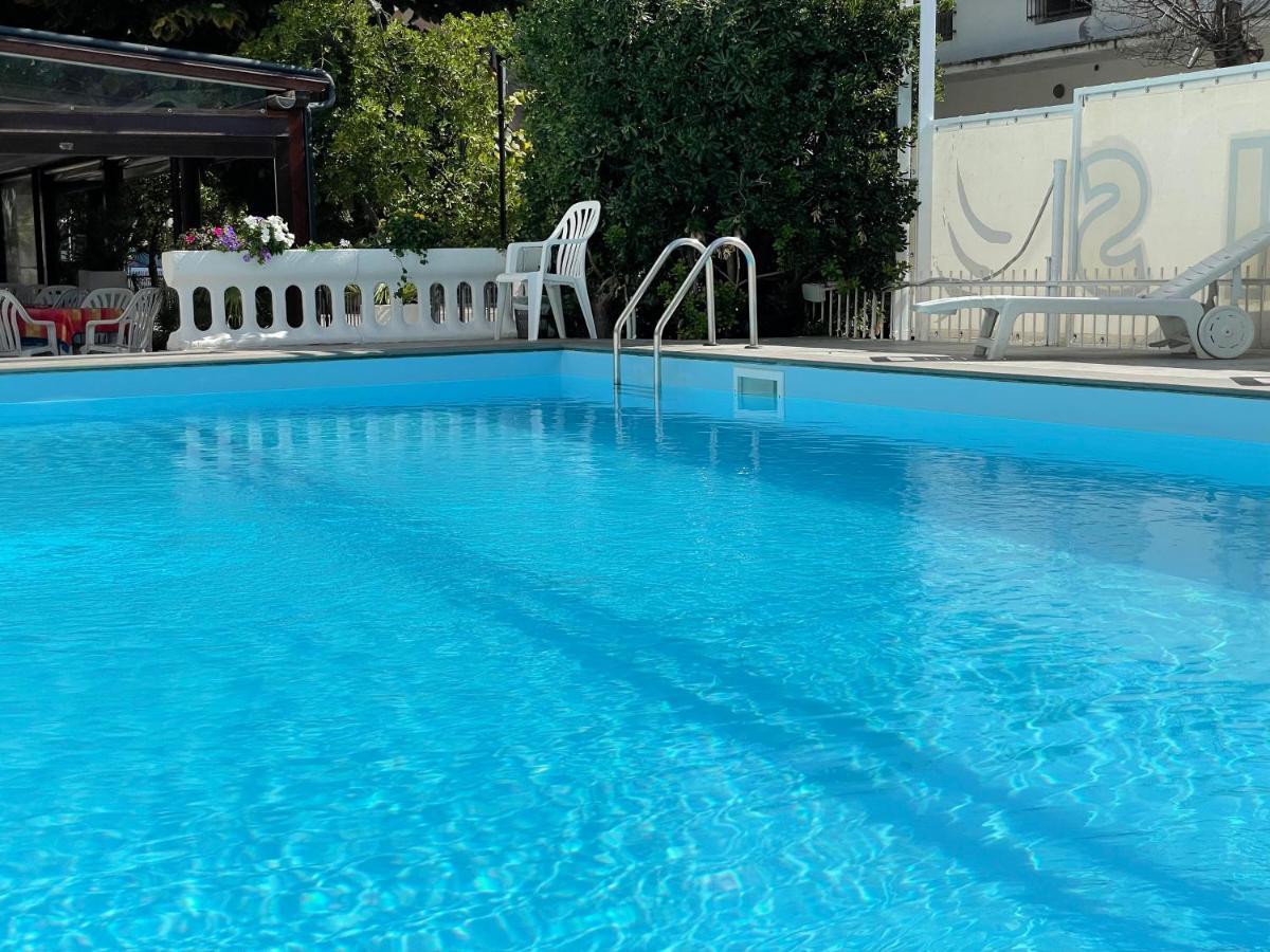 Hotel Apis Rimini Eksteriør bilde