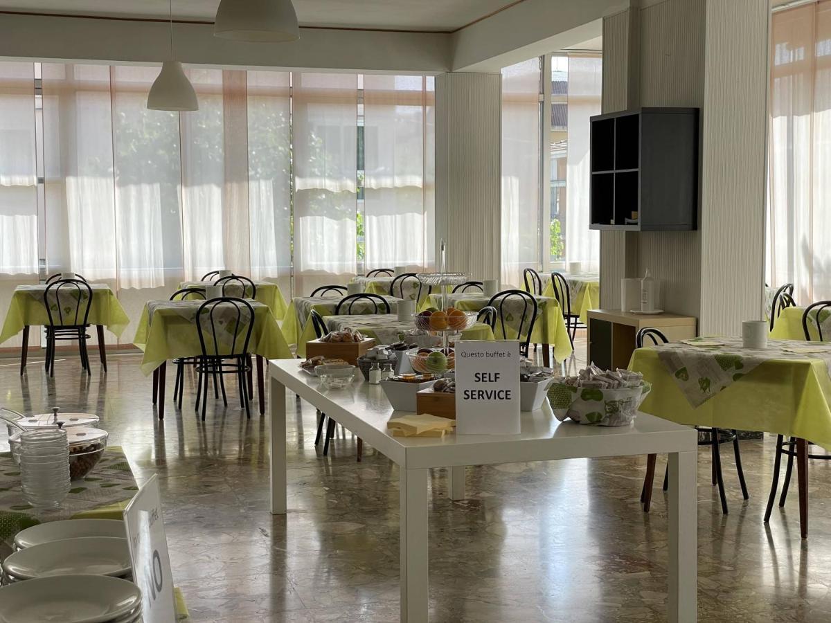 Hotel Apis Rimini Eksteriør bilde