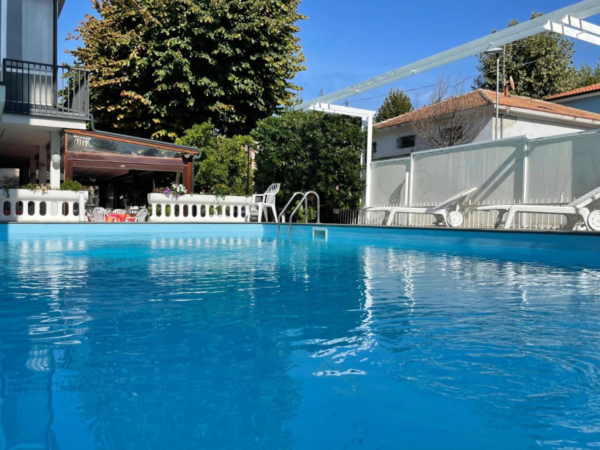 Hotel Apis Rimini Eksteriør bilde