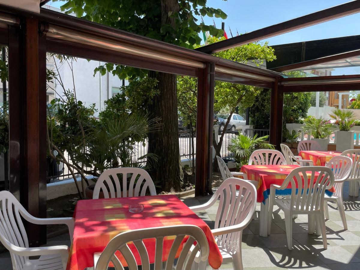 Hotel Apis Rimini Eksteriør bilde