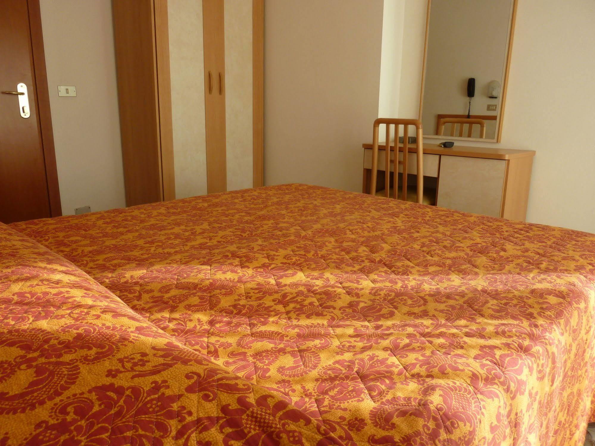 Hotel Apis Rimini Eksteriør bilde